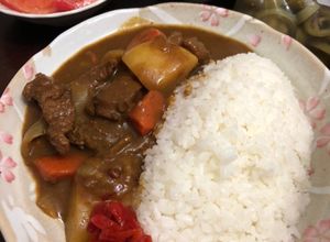 Una foto de Curry y arroz japonés de estilo británico japonés CAREE- RAISU🇮🇳🇬🇧🇺🇾🇯🇵欧風カレーライス