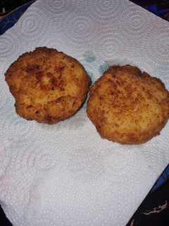 Una foto de Bolitas de Arroz con queso Mozzarella y rellena de carne