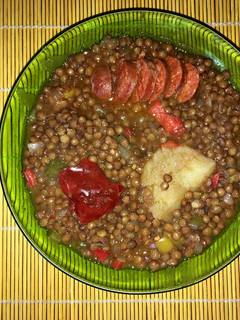 Una foto de Lentejas con verduras y chorizo
