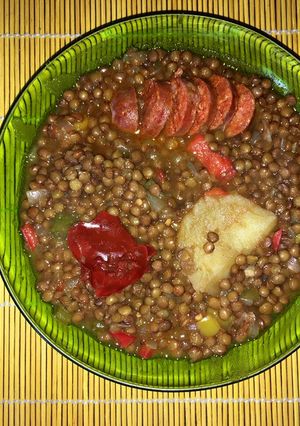 Una foto de Lentejas con verduras y chorizo