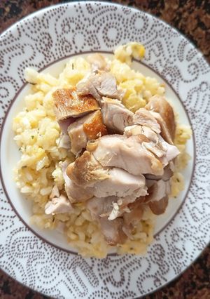 Una foto de Arroz revuelto con huevo y pollo