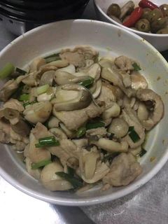 Hình của món Nấm rơm xào thịt.