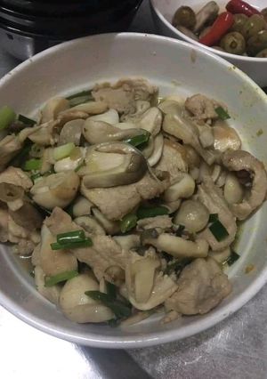 Hình của món Nấm rơm xào thịt.