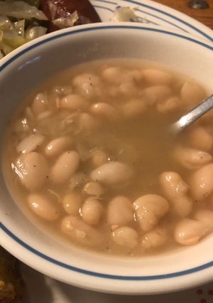 A picture of Pot of White Beans.