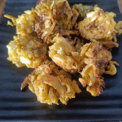 A picture of Cabbage onion pakoda.