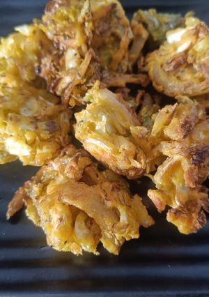 A picture of Cabbage onion pakoda.