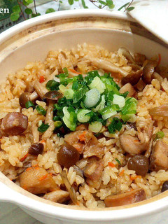 日式雞肉舞菇炊飯 的食譜成品照片