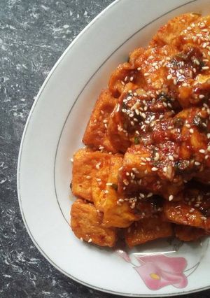 Hình của món Đậu phụ om vừng cay.