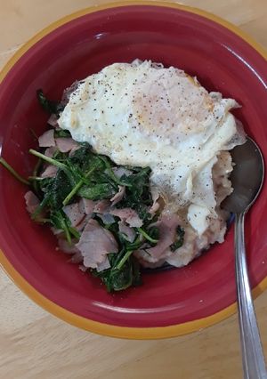 A picture of Green Eggs and Ham Savory Oatmeal.