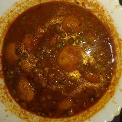 A picture of Dum aloo with peas.