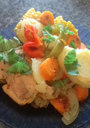 Una foto de Pollo a la cacerola con verduras ♡