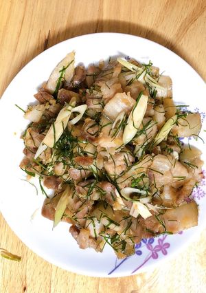 Hình của món Ba chỉ rang sả lá chanh.