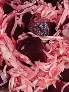 Фото Салат з квашеної капусти та буряка.