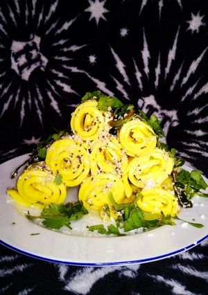 A picture of Microwave khandvi.