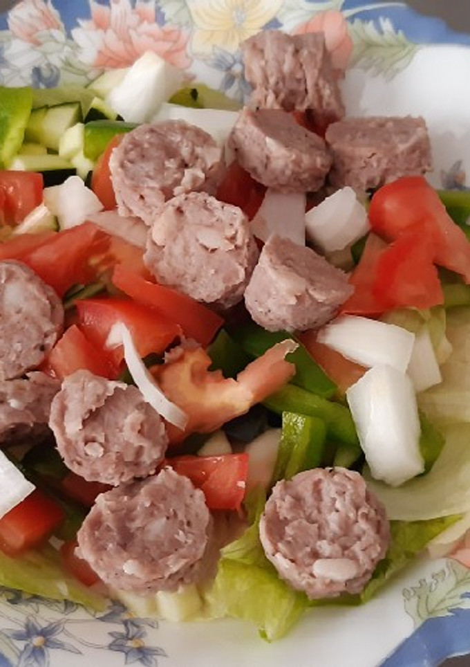 Una foto de Ensalada de alubias con butifarra catalana