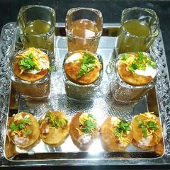 A picture of Pani Puri with 2 types of Water 😋.