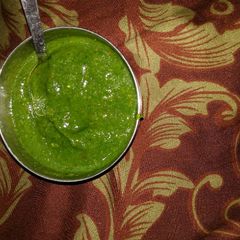 Hare dhaniye ki lehsun ki chutney A picture of Hare dhaniye ki lehsun ki chutney.