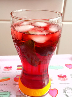 Foto principal de Refresco de hibisco y hierbabuena