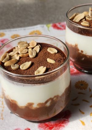 Una foto de 🍥Porridge frío de maní y cacao amargo - Gachas de avena pre-cocidas 🍥