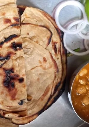 लच्छा पराठा, छोले मसाला रेसिपी मुख्य फोटो