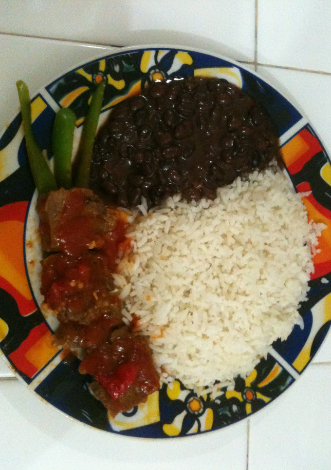 Una foto de Lengua de cerdo entomatada