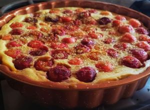 Una foto de Clafouti de cereza