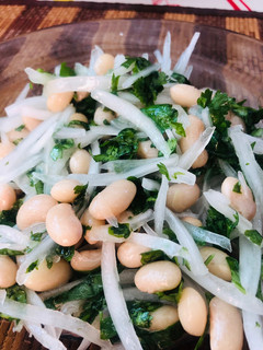 Una foto de Ensalada de Porotos con Cebolla