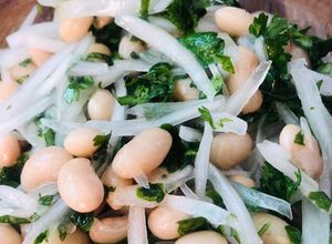 Una foto de Ensalada de Porotos con Cebolla