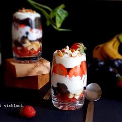 A picture of Curd cream Fruit salad.