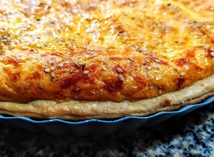Una foto de QUICHÉ De🌰Cebollas y Mozzarella🧀...!