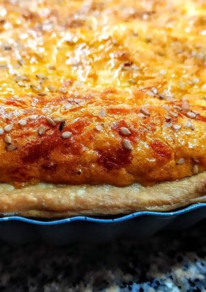 Una foto de QUICHÉ De🌰Cebollas y Mozzarella🧀...!