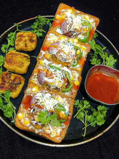 आलू टिक्की चीज़ ओपन सैंडविच (Aloo tikki cheese open sandwich recipe in hindi) रेसिपी मुख्य फोटो