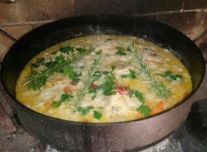 Una foto de Pollo al disco con crema y vino blanco
