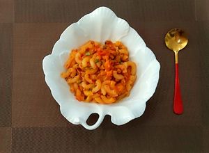 Hình của món Nui trộn sốt cà và tương ớt HQ.