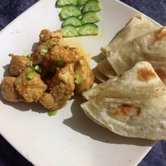 A picture of Dahi chicken with ghee roti.