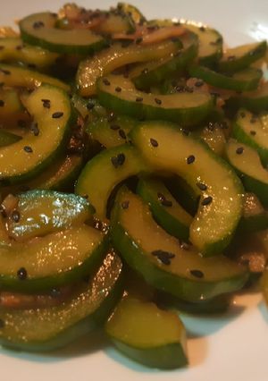 Una foto de Salteado de pepino holandés estilo asiático