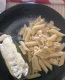 PENNE RIGATE con un delicioso pepino relleno rebozado de queso mozzarella