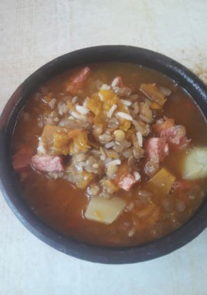 Una foto de Lentejas con longanizas
