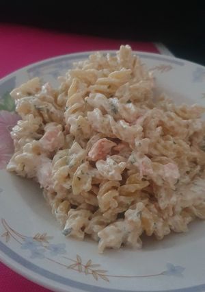 A picture of Fusilli with salmon and cream.
