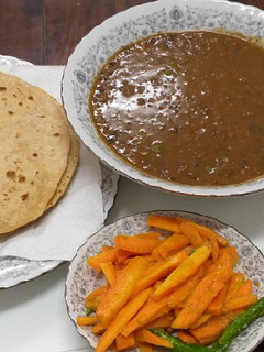 A picture of Sabat Maha(urad,Black lentils),Roti n Carrots.