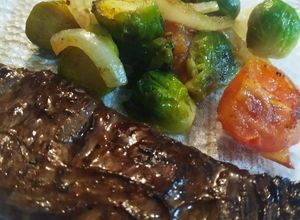 Una foto de Entraña con vegetales a la planchetta 🤗