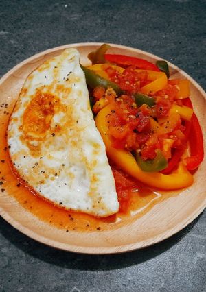 Hình của món Trứng gà ốp la sốt ớt chuông.