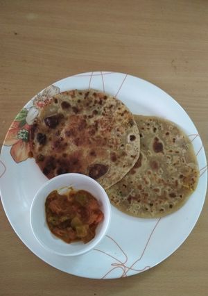 A picture of Besan and Methi ka Paratha.