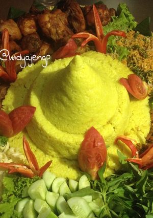 Foto resep Nasi Uduk Kuning (Tumpeng)