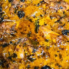 A picture of Peri peri chicken with gravy.