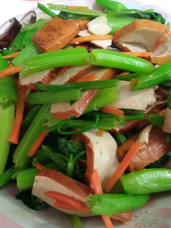 芹菜炒豆乾 的食譜成品照片