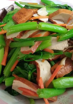 芹菜炒豆乾 的食譜成品照片
