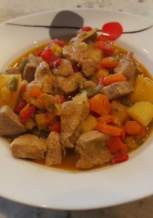 Foto principal de Estofado de cerdo al ron con verduras + receta aprovechamiento
