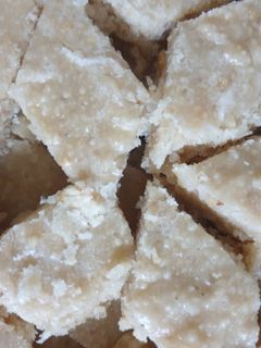 સીંગટોપરા પાક (sing topra paak recipe in Gujarati) રેસીપી મુખ્ય ફોટો