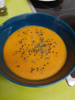 Una foto de Crema de zanahorias y portobellos